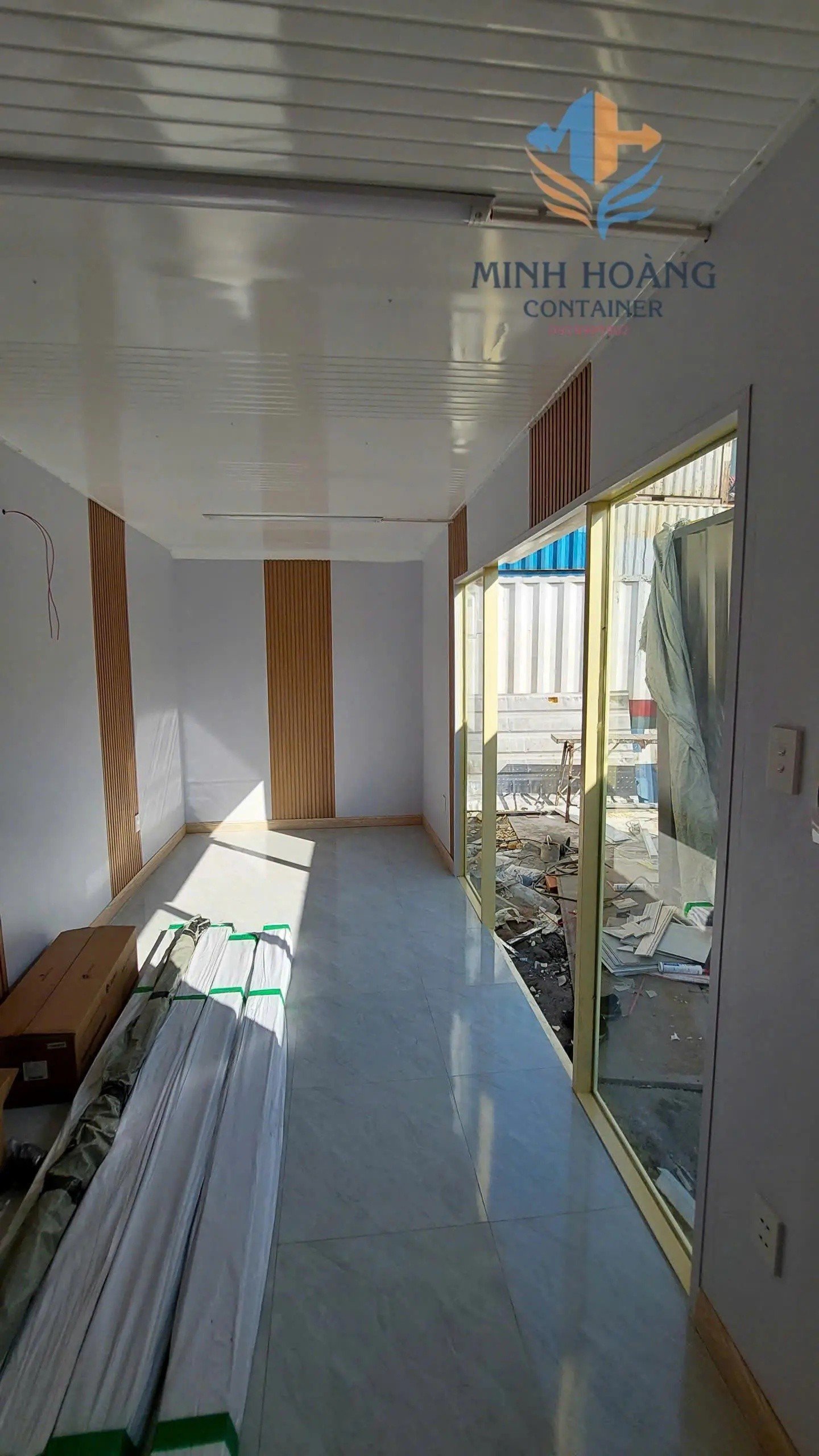 Container Văn Phòng 20 Feet Vàng Khung Kính: Không Gian Mở Hiện Đại & Năng Động